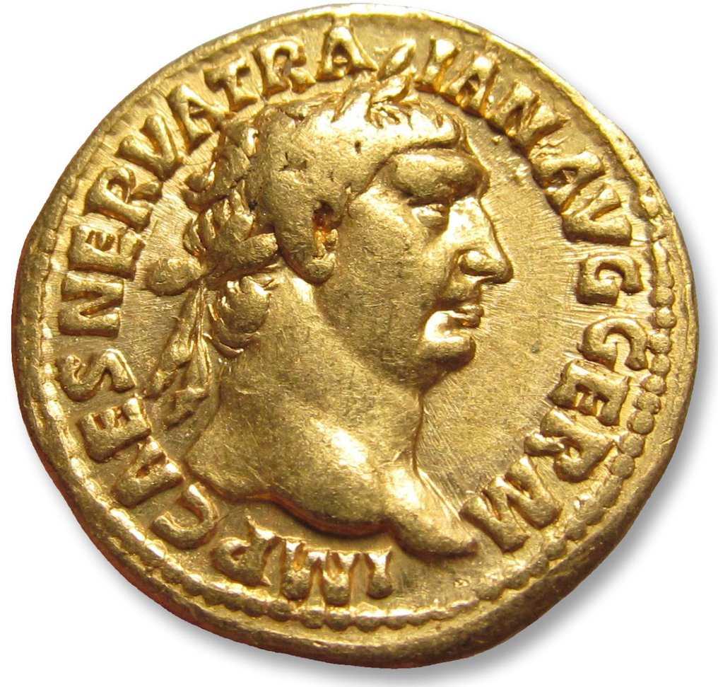 Римская империя. Траян (98-117 гг. н.э.). Монета Aureus Rome, чеканка 98-99 гг. н.э. - Рома сидит слева - более редкий тип #1.1