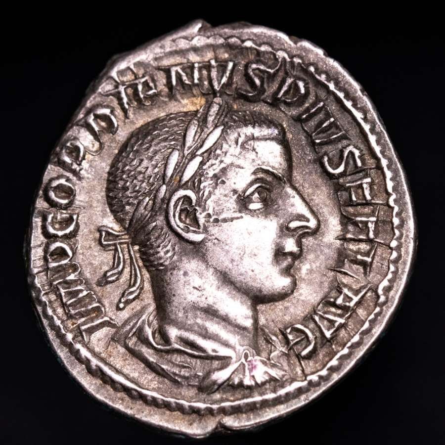 Римская империя. Гордиан III (238–244 гг. н. э.). Денарий Рим, 241–243. AETERNITATI AVG Sol (без резервной цены) #1.1