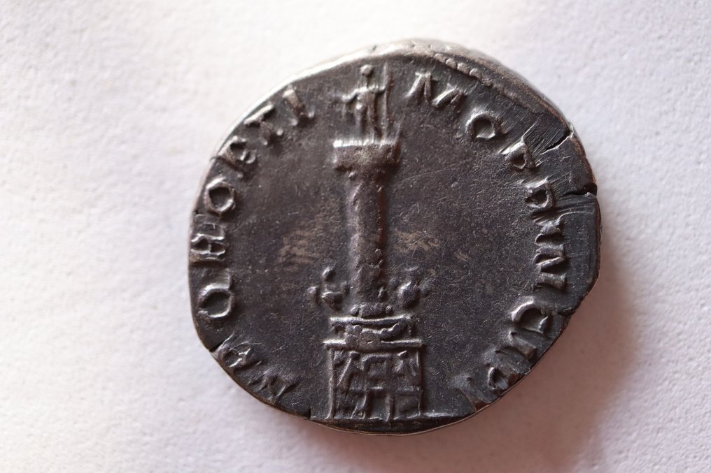Римская империя. Траян (98-117 гг. н.э.). Денарий Рим - Колонна Траяна (без начальной цены) #1.1