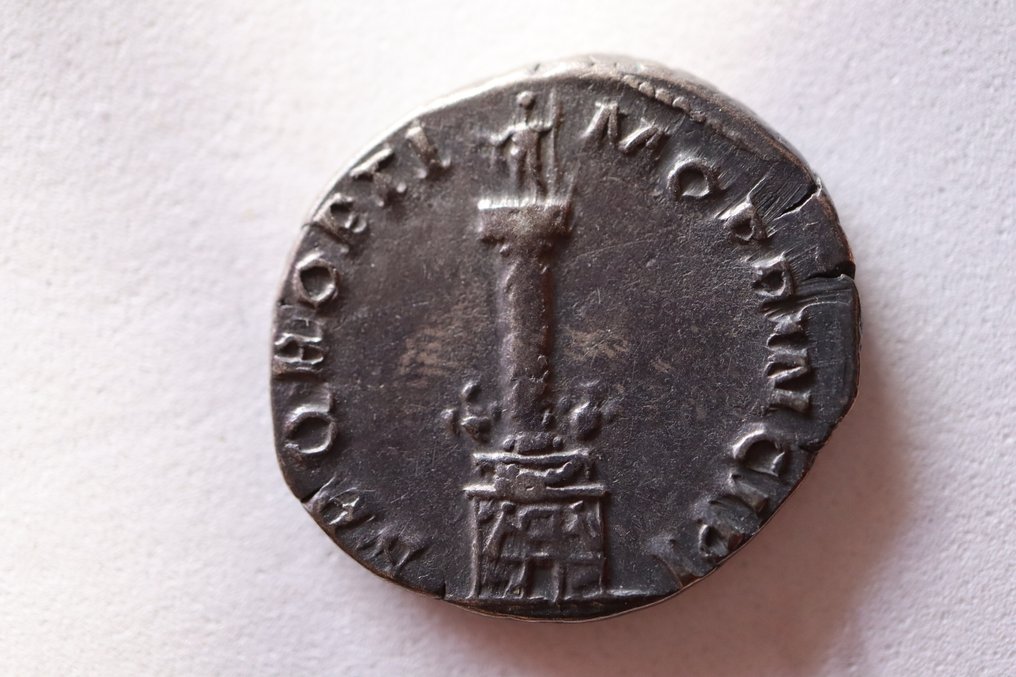 Римская империя. Траян (98-117 гг. н.э.). Денарий Рим - Колонна Траяна (без начальной цены) #3.2