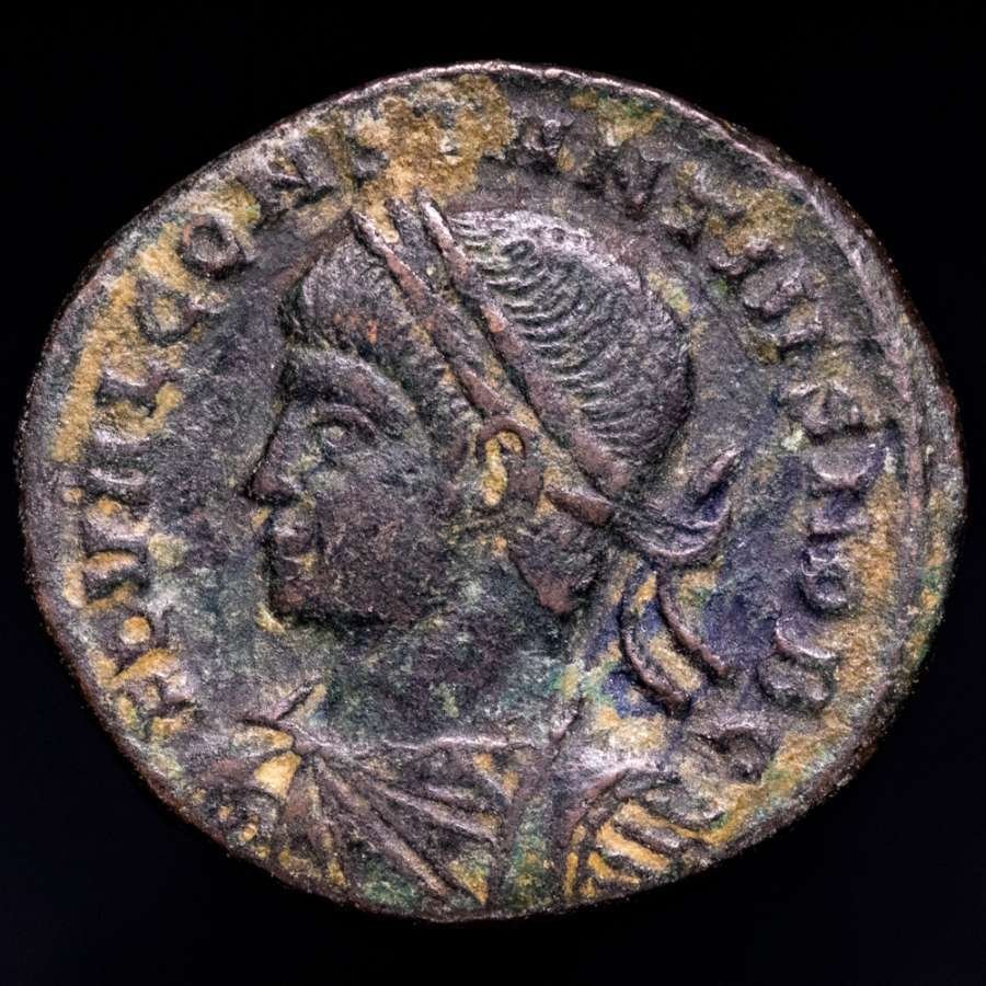 Римская империя. Констанций II (337–361 гг. н. э.). Фоллис Римский монетный двор, 326 г. н.э. PROVIDENTIAE CAESS / R (венок) Q (без резервной цены) #1.1