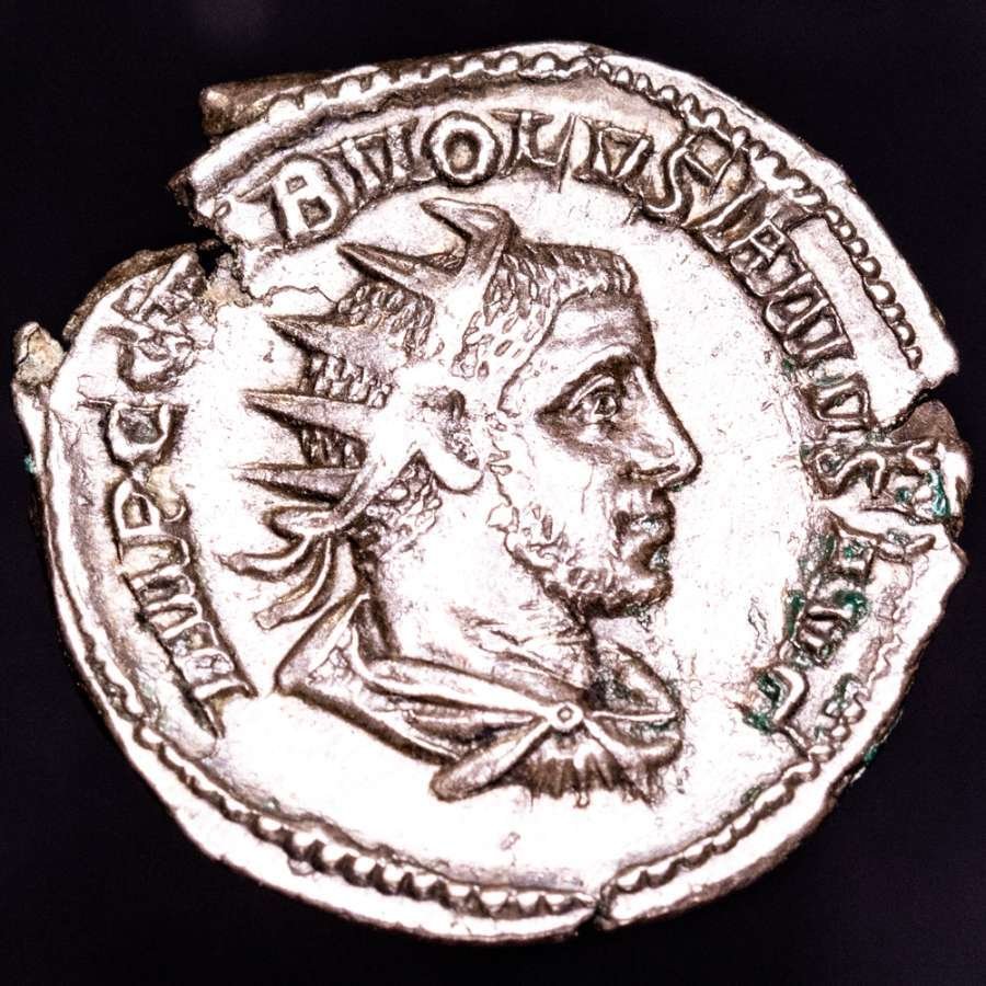 Римская империя. Волузиан (251-253 гг. н. э.). Антониниан. Отчеканено в Риме, 5-й выпуск, середина-конец 252 г. н. э. VIRTVS AVGG (без резервной цены) #1.1