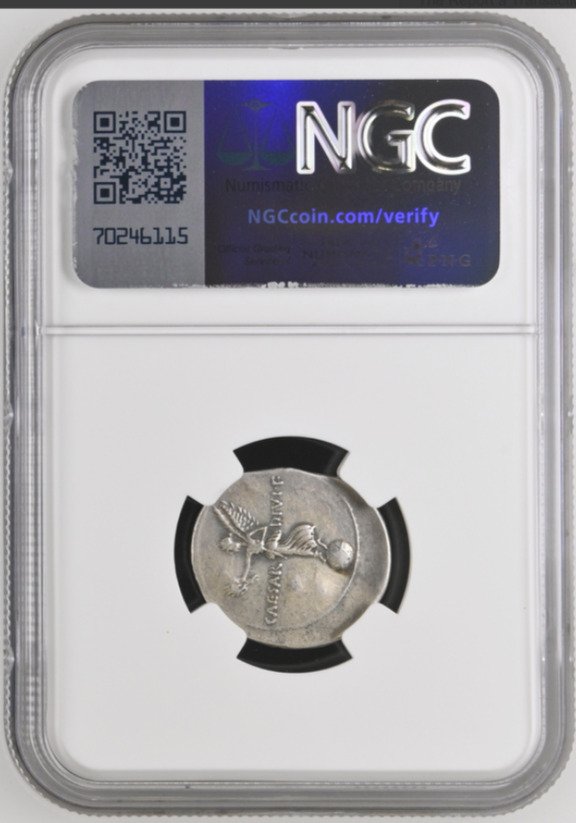 Римская республика (Императорская). NGC Ch VF 5/5-2/5 Октавиан (Август) 32-31 до н.э. АР Денарий. №3.2