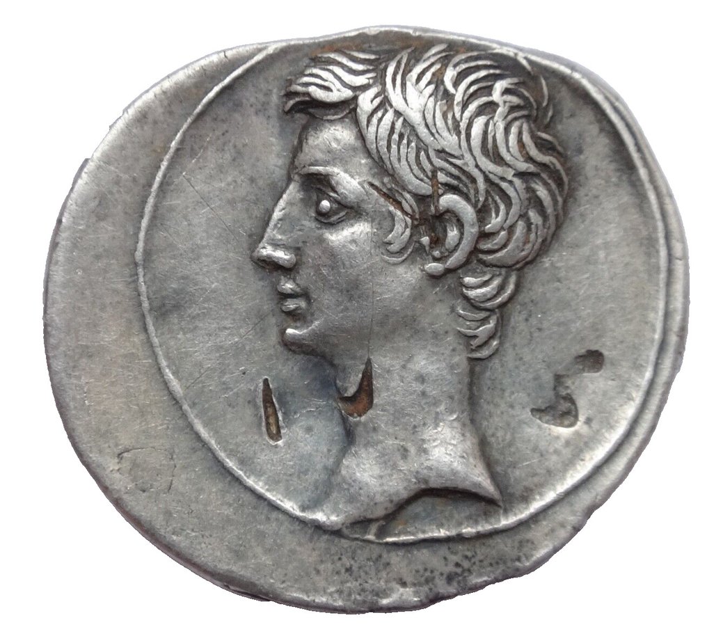 Римская республика (Императорская). NGC Ch VF 5/5-2/5 Октавиан (Август) 32-31 до н.э. АР Денарий. #1.1