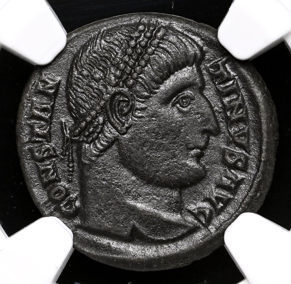 Римская империя. Константин I (306–337 гг. н. э.). Фоллис - NGC XF (без резервной цены) #1.1
