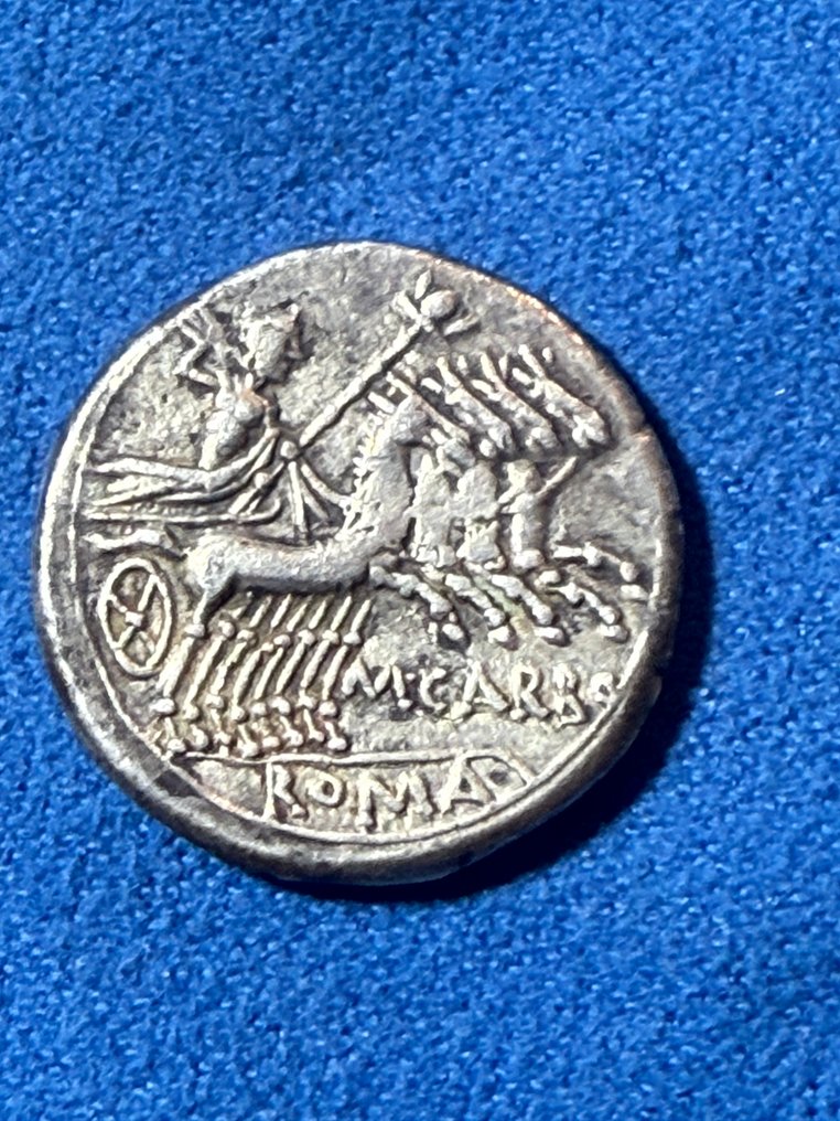 Римская республика. М. Папирий Карбон, 122 г. до н.э. Денарий Рома (без резервной цены) #2.1