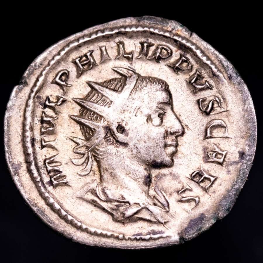 Римская империя. Филипп II (247–249 гг. н. э.). Антониниан, монетный двор Рима, 244-247 гг. н. э. ПРИНЦИПИ ИВВЕНТ - Филипп II в роли принцепса Ювентутиса (без резервной цены) № 1.1